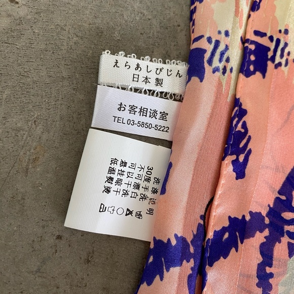 Japanese Silk Pink and Blue Flower Pattern Scarf 
Made in Japan
170cm x 45cm - Picture 4 of 7